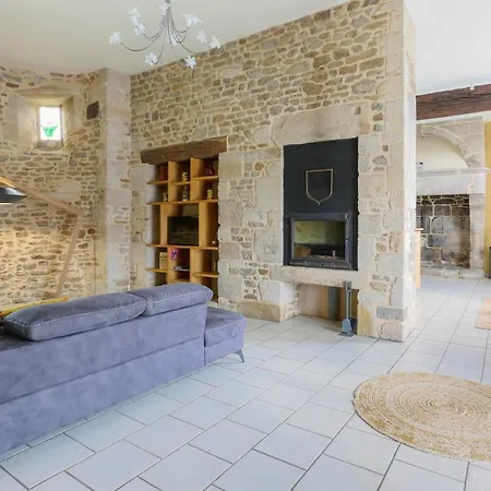 Semesterbostad Tour Des Alleux - Maison De Maitre Pour 6